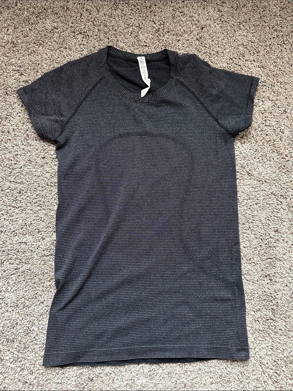 Lululemon Swiftly Tech Short Sleeve top size 8